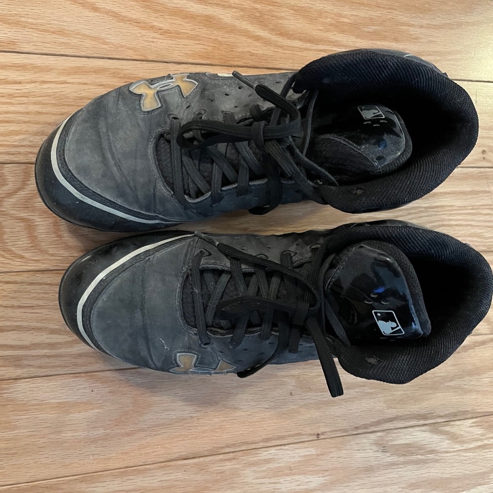 Under Armour Mid Baseball Cleats- Size 10